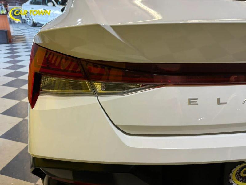 Vehicle photo 29
