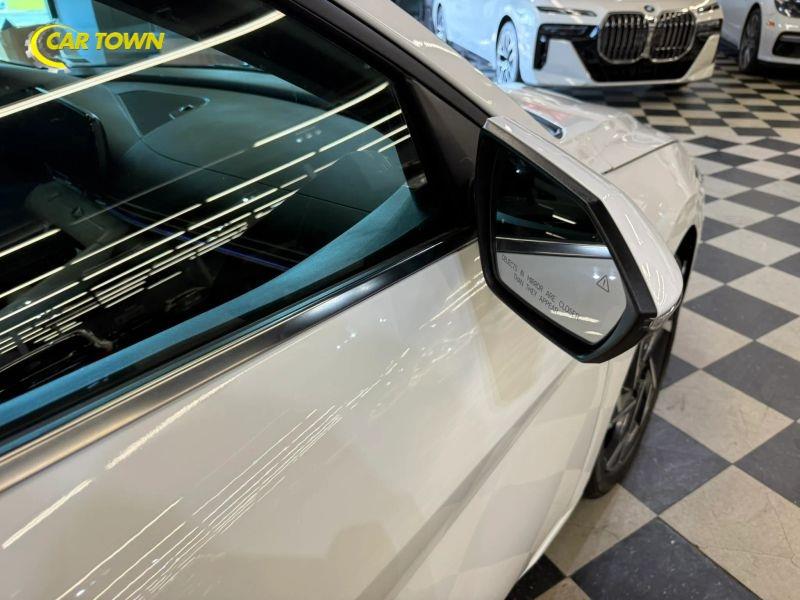 Vehicle photo 32