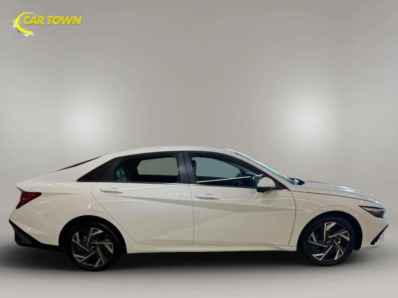 Vehicle photo 6