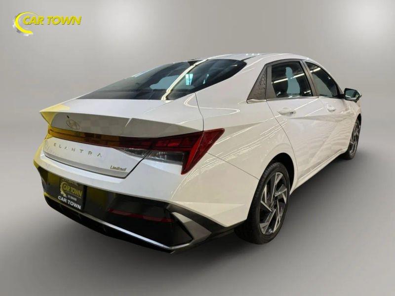 Vehicle photo 7