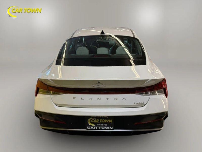 Vehicle photo 8