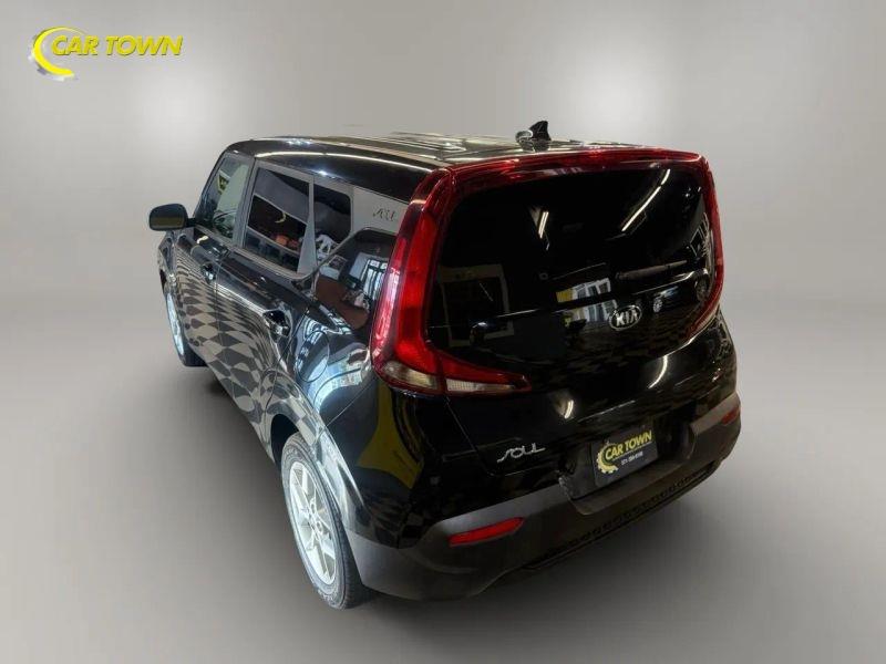 Vehicle photo 12