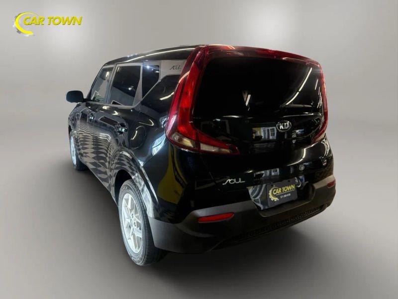 Vehicle photo 13