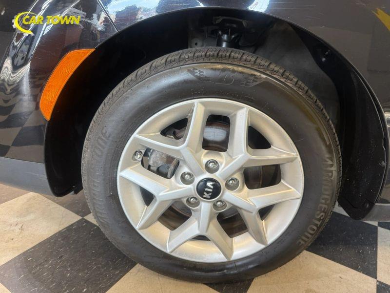 Vehicle photo 15