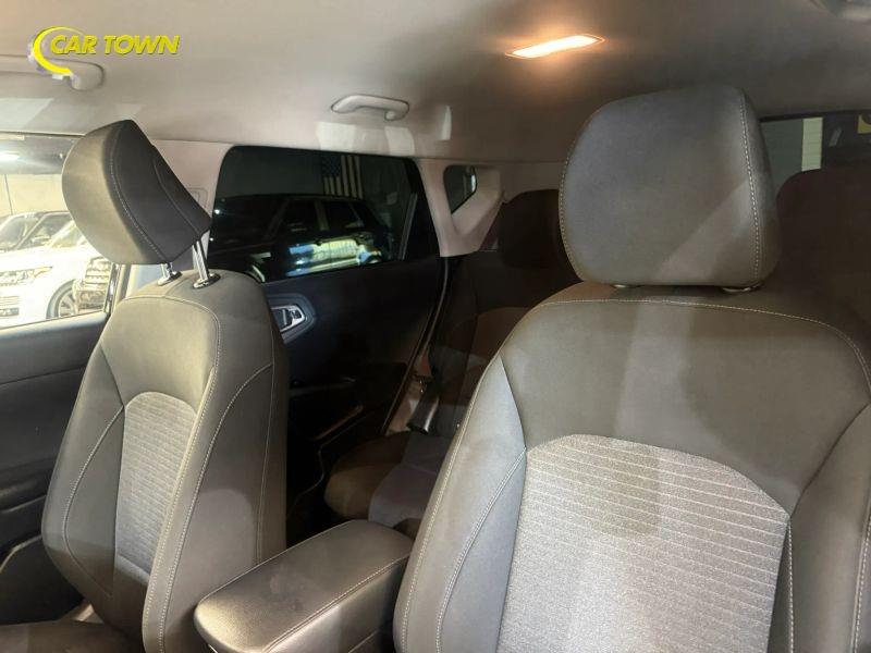 Vehicle photo 17