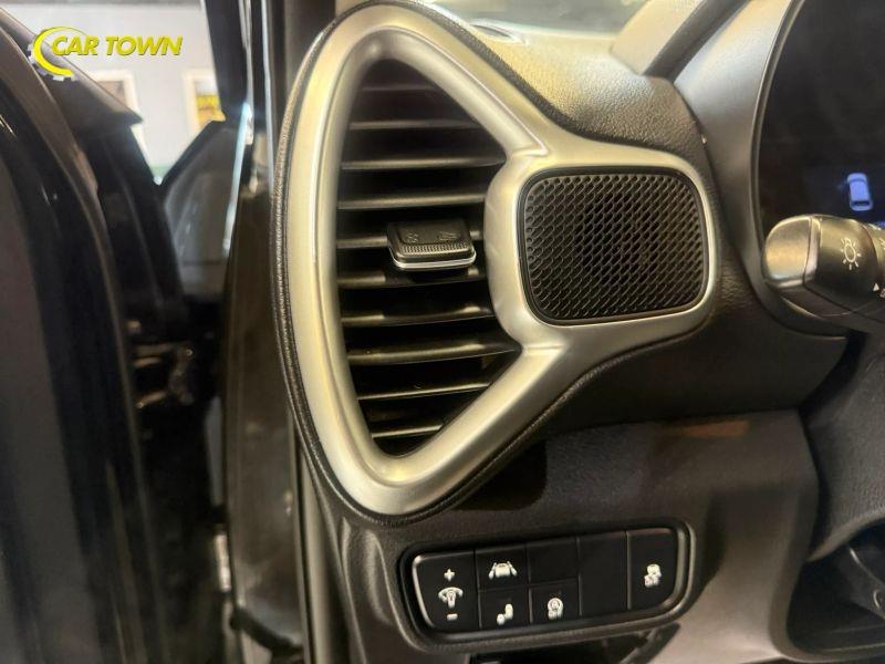 Vehicle photo 19