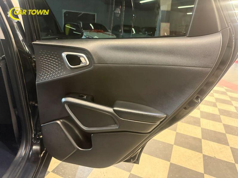 Vehicle photo 31