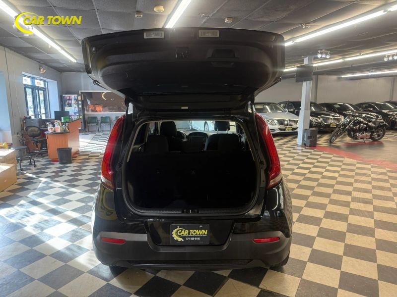 Vehicle photo 32