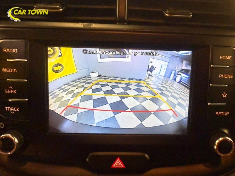 Vehicle photo 33