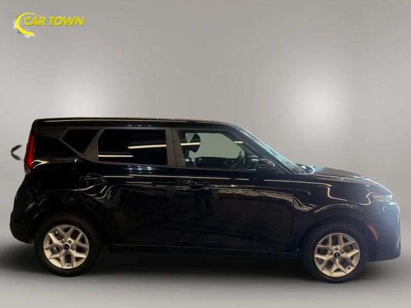 Vehicle photo 7