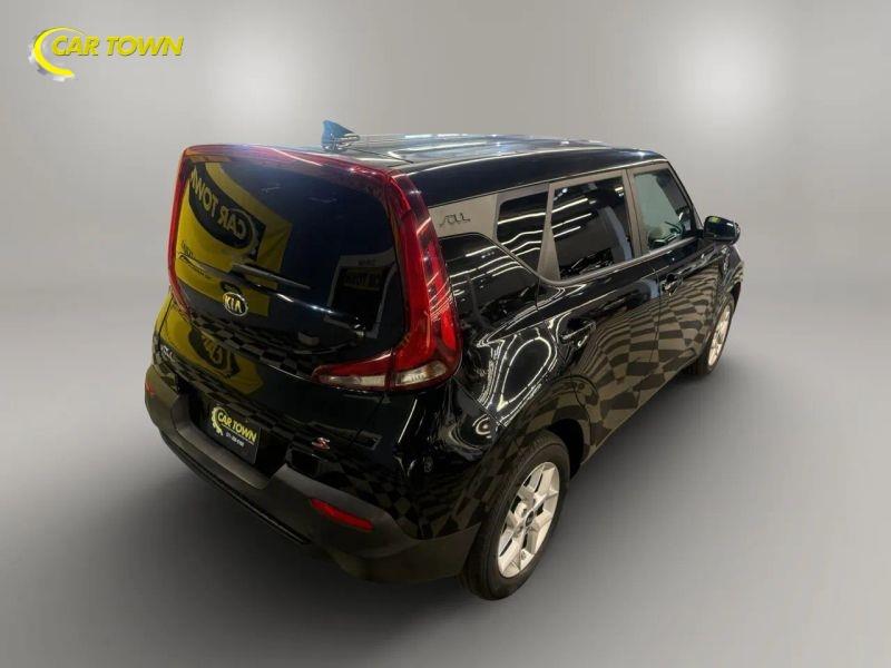 Vehicle photo 8
