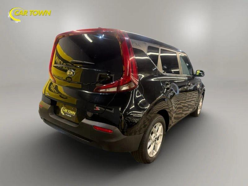 Vehicle photo 9