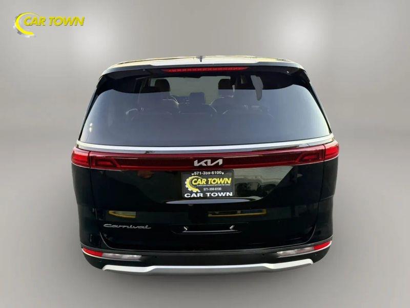 Vehicle photo 10