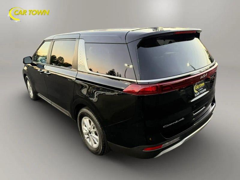 Vehicle photo 12
