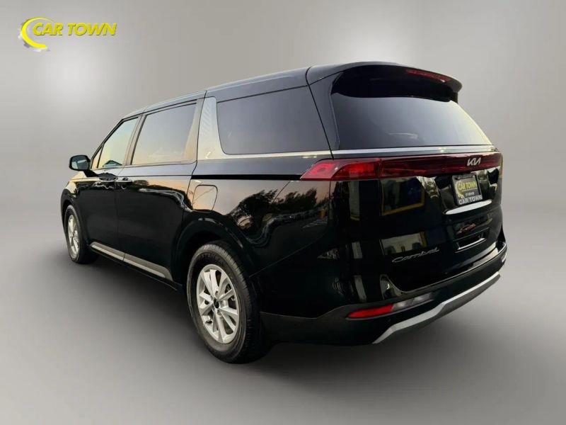 Vehicle photo 13