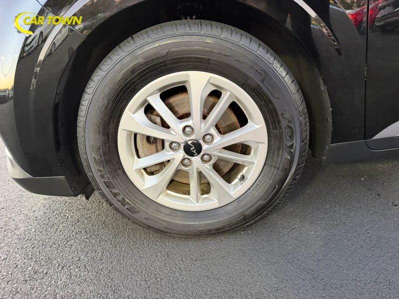 Vehicle photo 15