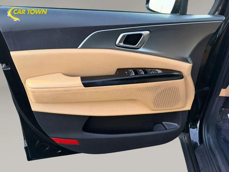 Vehicle photo 17