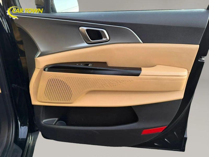 Vehicle photo 22