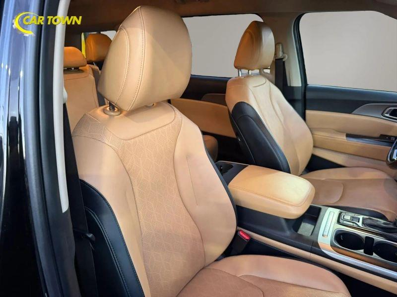 Vehicle photo 23