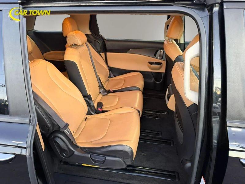 Vehicle photo 24