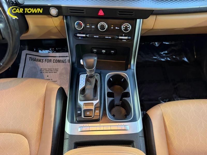 Vehicle photo 33