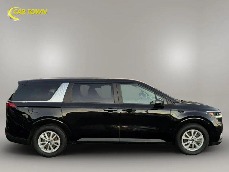 Vehicle photo 7