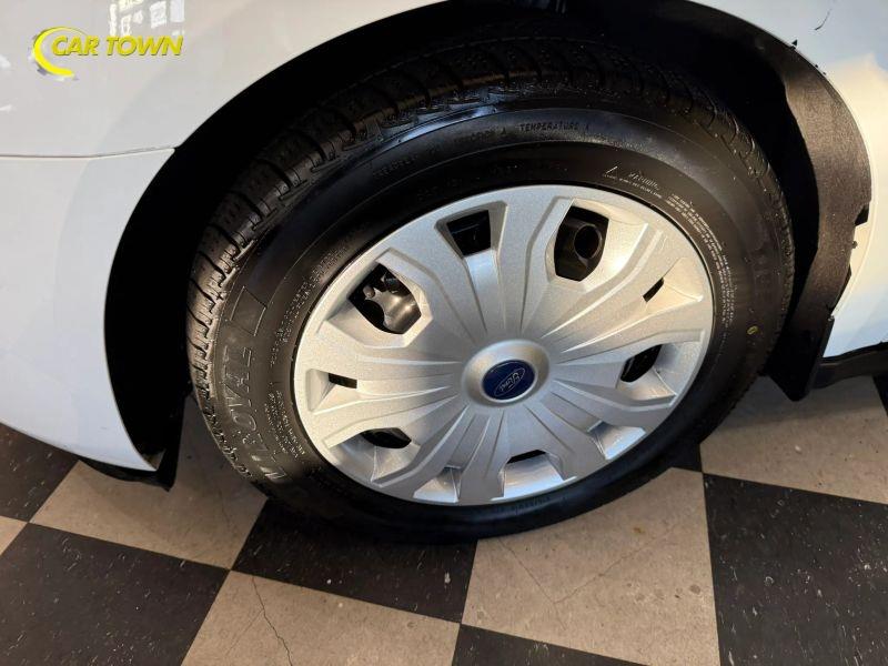 Vehicle photo 15