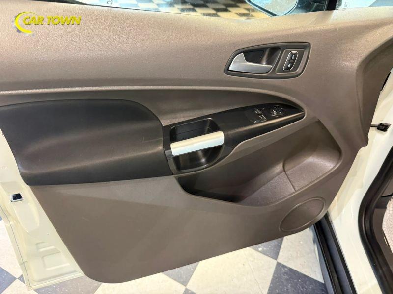 Vehicle photo 19