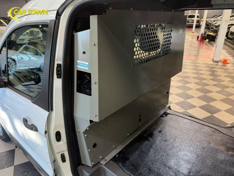 Vehicle photo 29