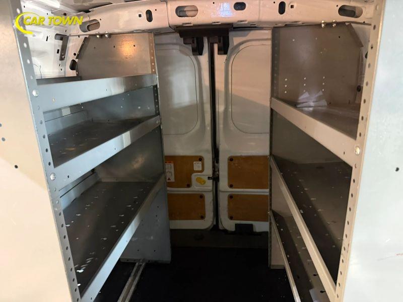 Vehicle photo 30