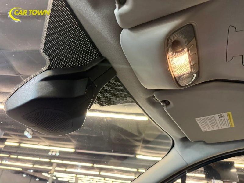 Vehicle photo 37