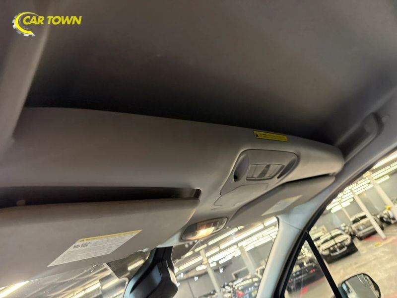 Vehicle photo 38