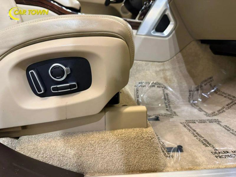 Vehicle photo 25