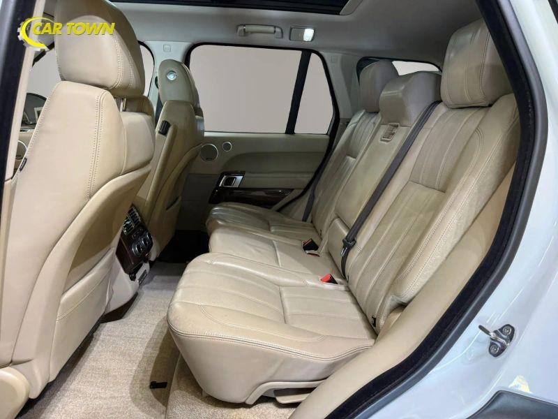Vehicle photo 30