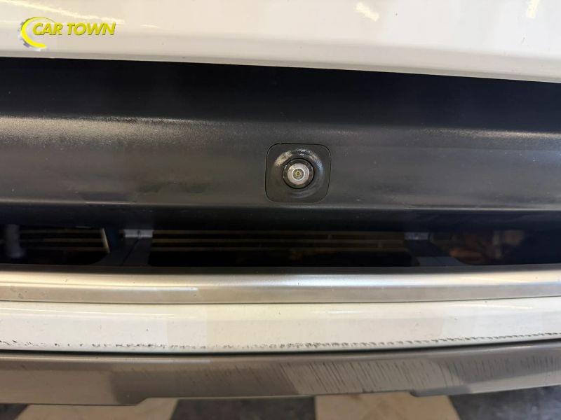 Vehicle photo 37