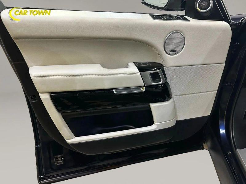 Vehicle photo 17