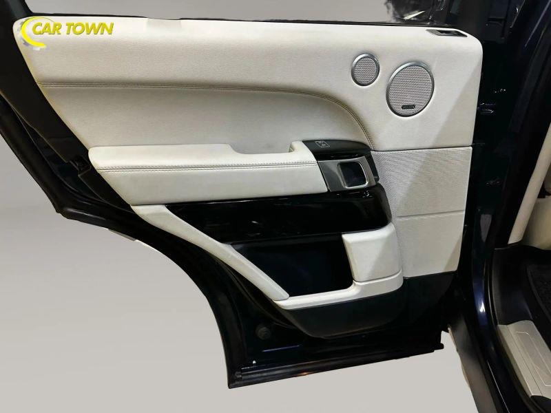 Vehicle photo 30