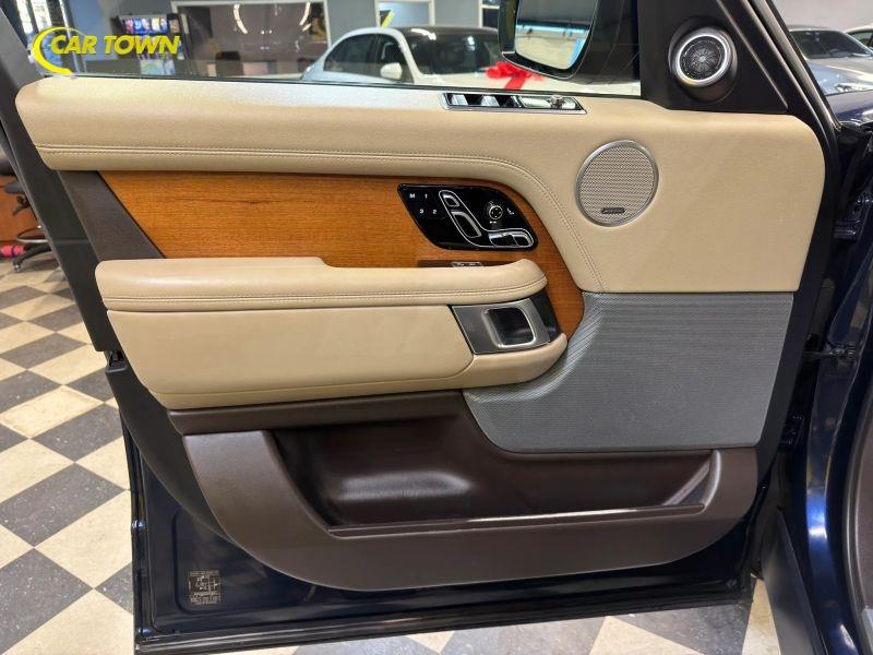 Vehicle photo 17