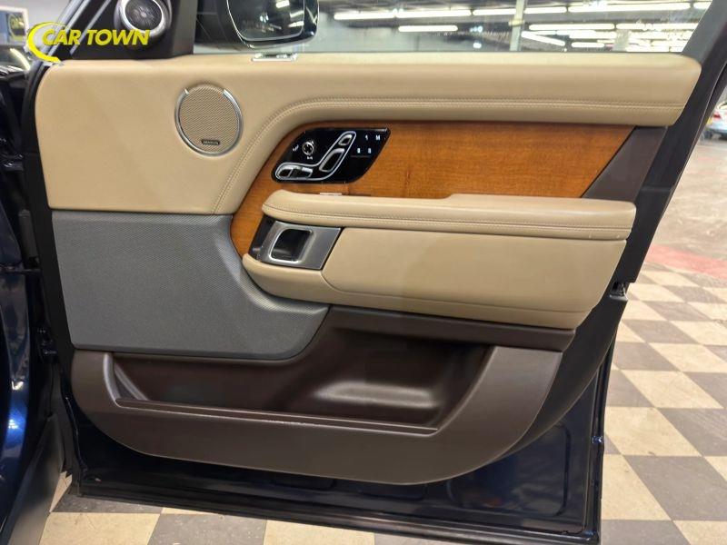 Vehicle photo 21