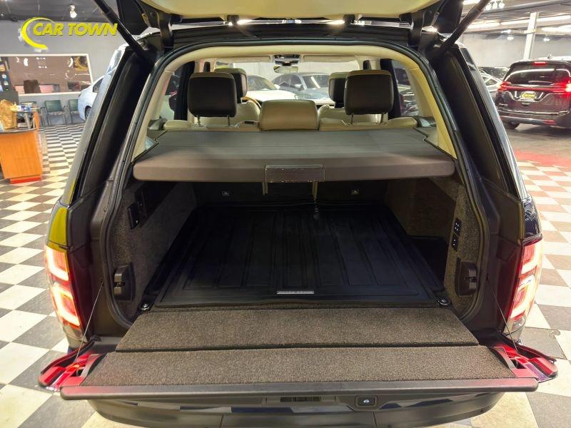 Vehicle photo 25
