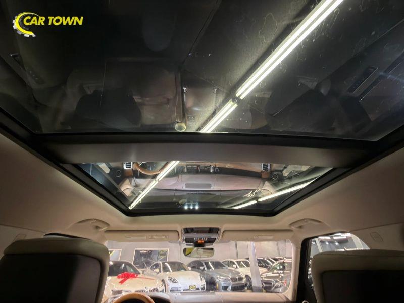 Vehicle photo 31