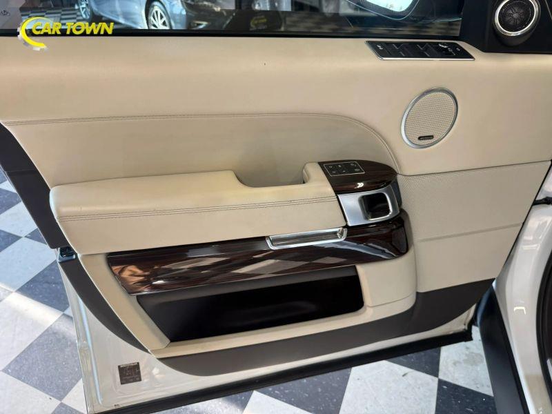 Vehicle photo 19