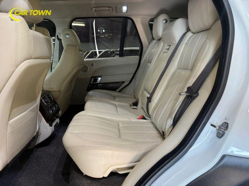 Vehicle photo 23