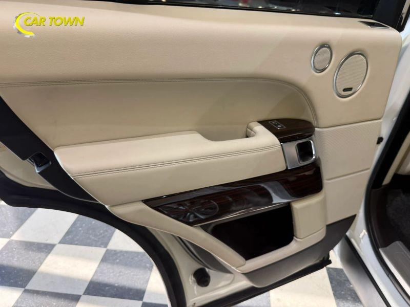 Vehicle photo 24