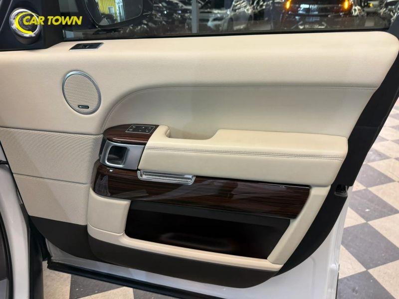 Vehicle photo 30