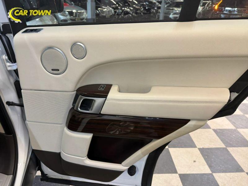 Vehicle photo 32