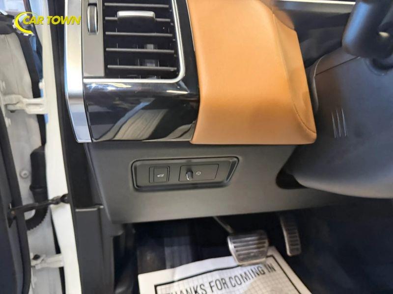 Vehicle photo 19