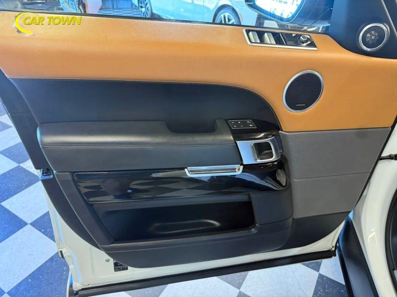 Vehicle photo 20