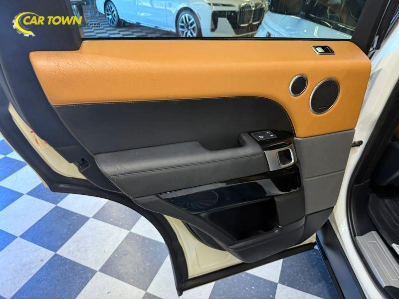 Vehicle photo 23