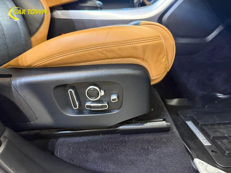 Vehicle photo 26